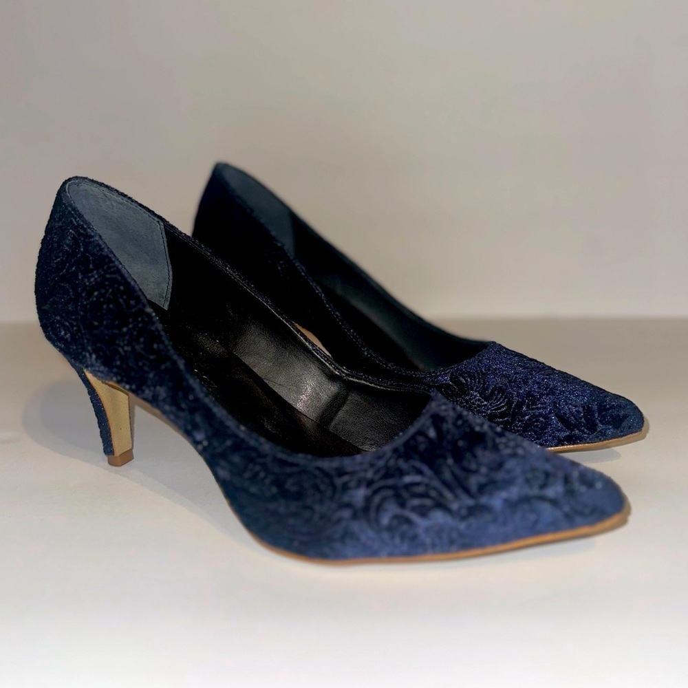 Raphaella Booz for Anthropologie | Velvet Textured Pumps in Navy size 7